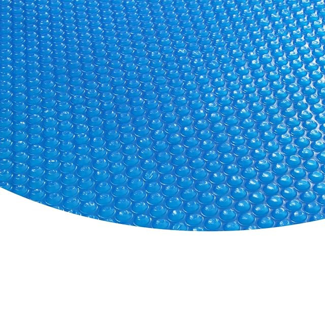 Bâche à bulles bleue Zelsius de 400 microns flottant sur un bassin rond